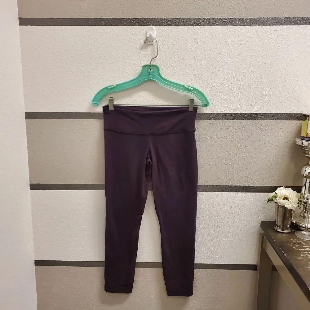 Lululemon Cropped Plum Leggings Sz 6